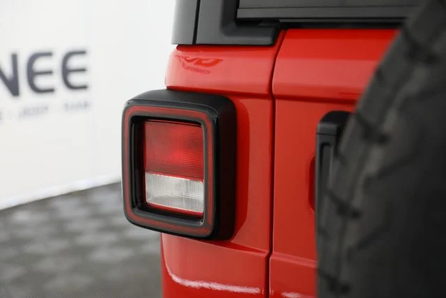 Used 2025 Red Jeep Sport S image 31