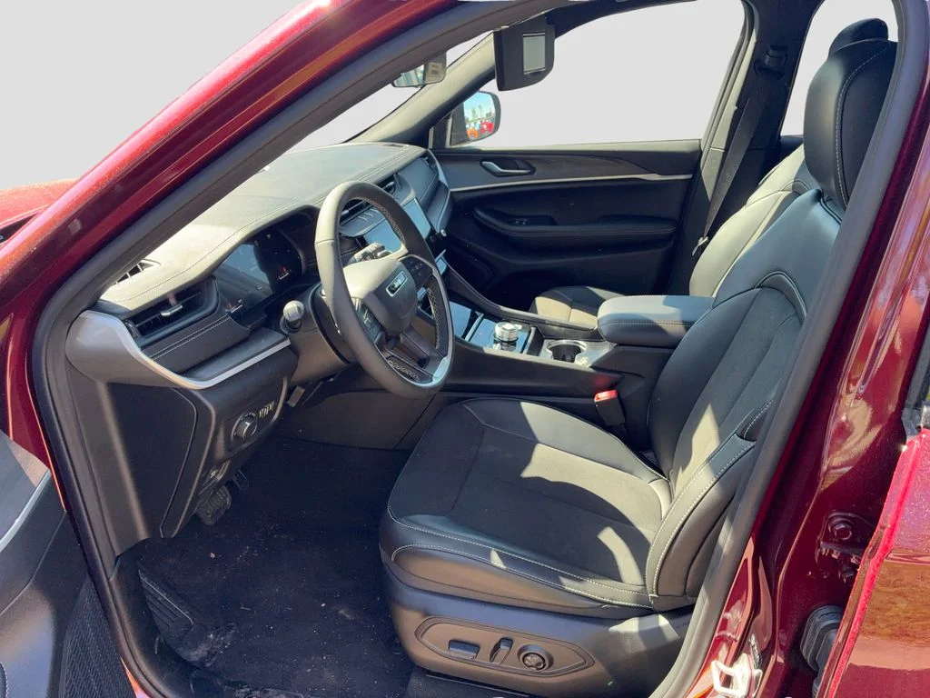 New 2026 Velvet Red Pearl-Coat Exterior Paint Jeep Altitude image 9