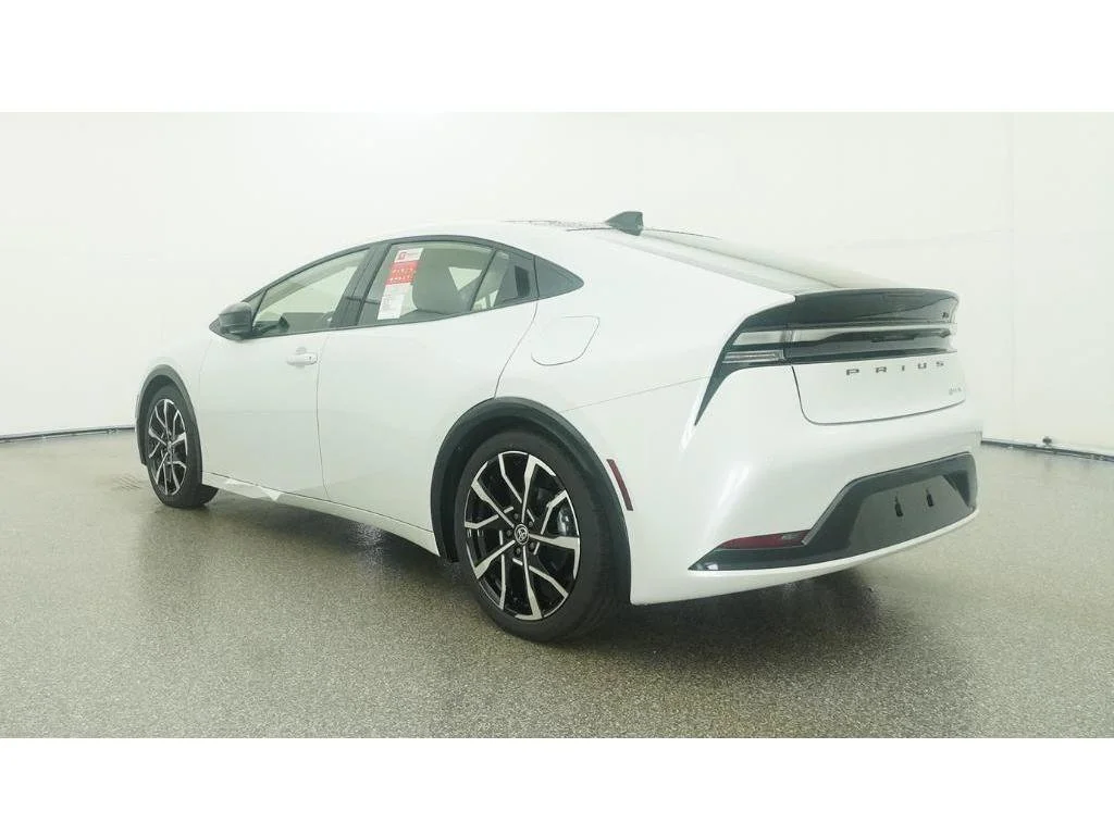 New 2026 Wind Chill Pearl Toyota XSE image 21