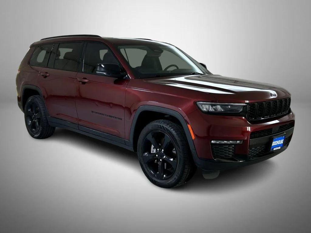 Used 2022 Red Jeep Limited image 3