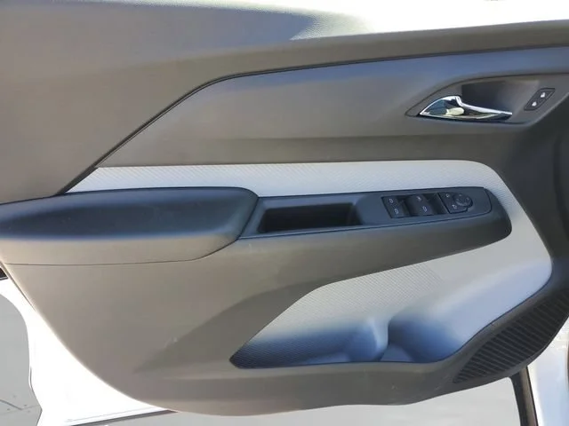 New 2027 Summit White Chevrolet RS image 18
