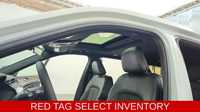 New 2026 Bright White Clear-Coat Exterior Paint Jeep Altitude image 20