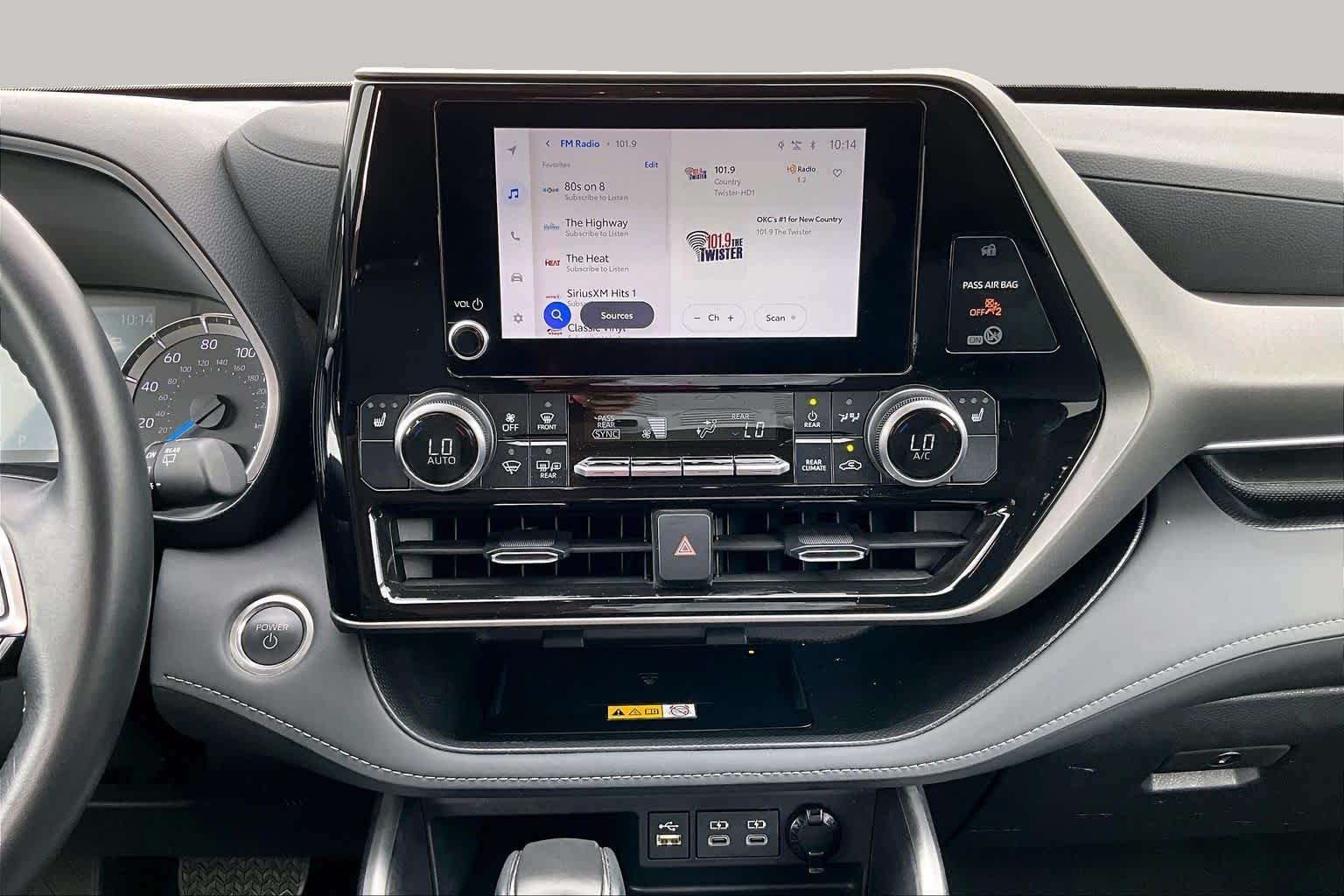 Used 2025 Wind Chill Pearl Toyota Hybrid XLE image 7