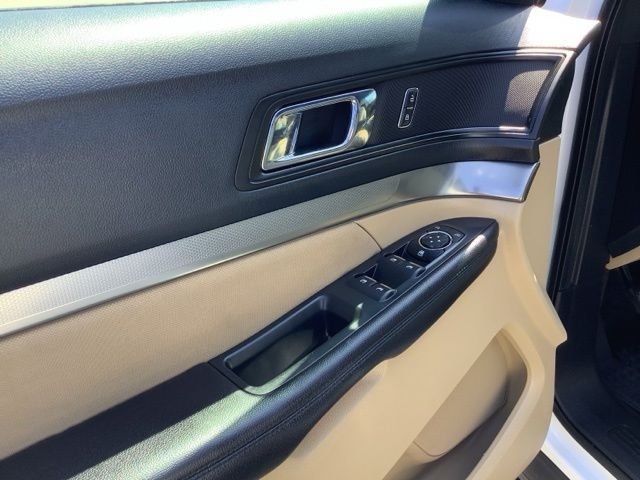 Used 2016 Oxford White Ford Base image 19