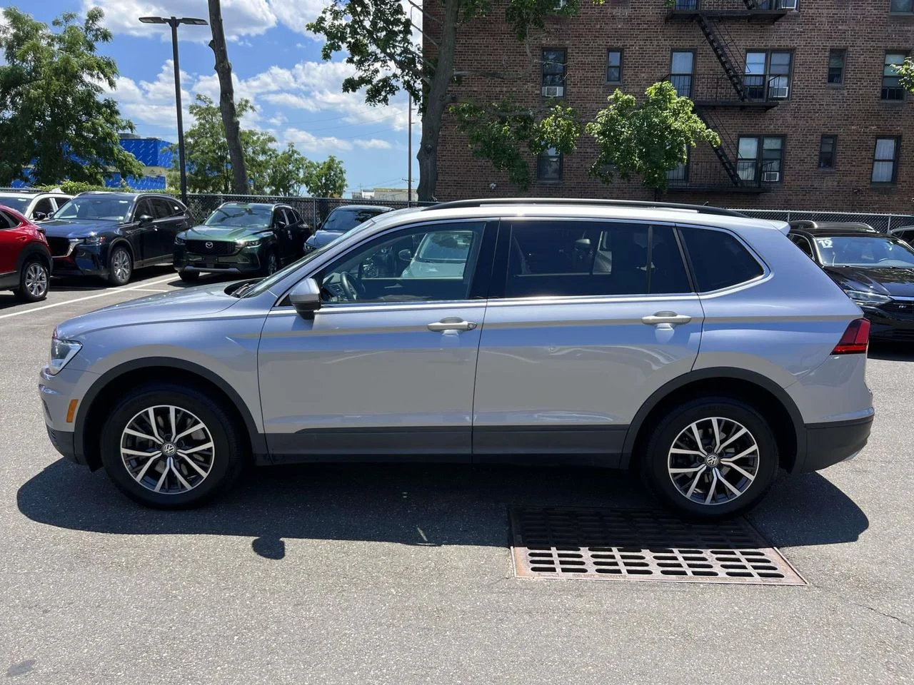 Used 2019 Platinum Gray Metallic Volkswagen 2.0T SE image 5
