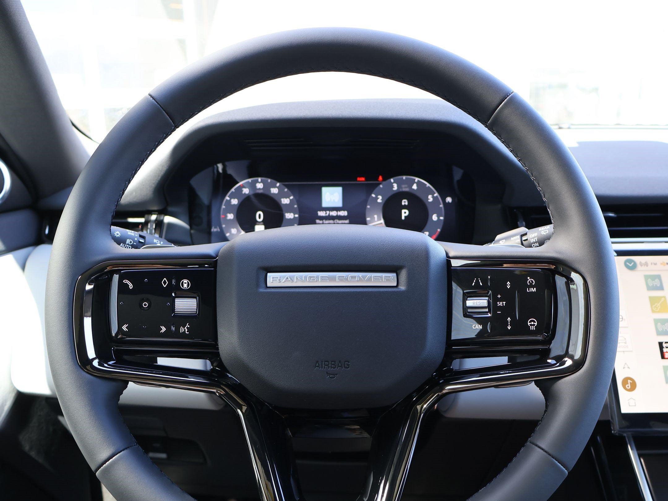 New 2026 Fuji White LAND ROVER Hoxton Edition image 13
