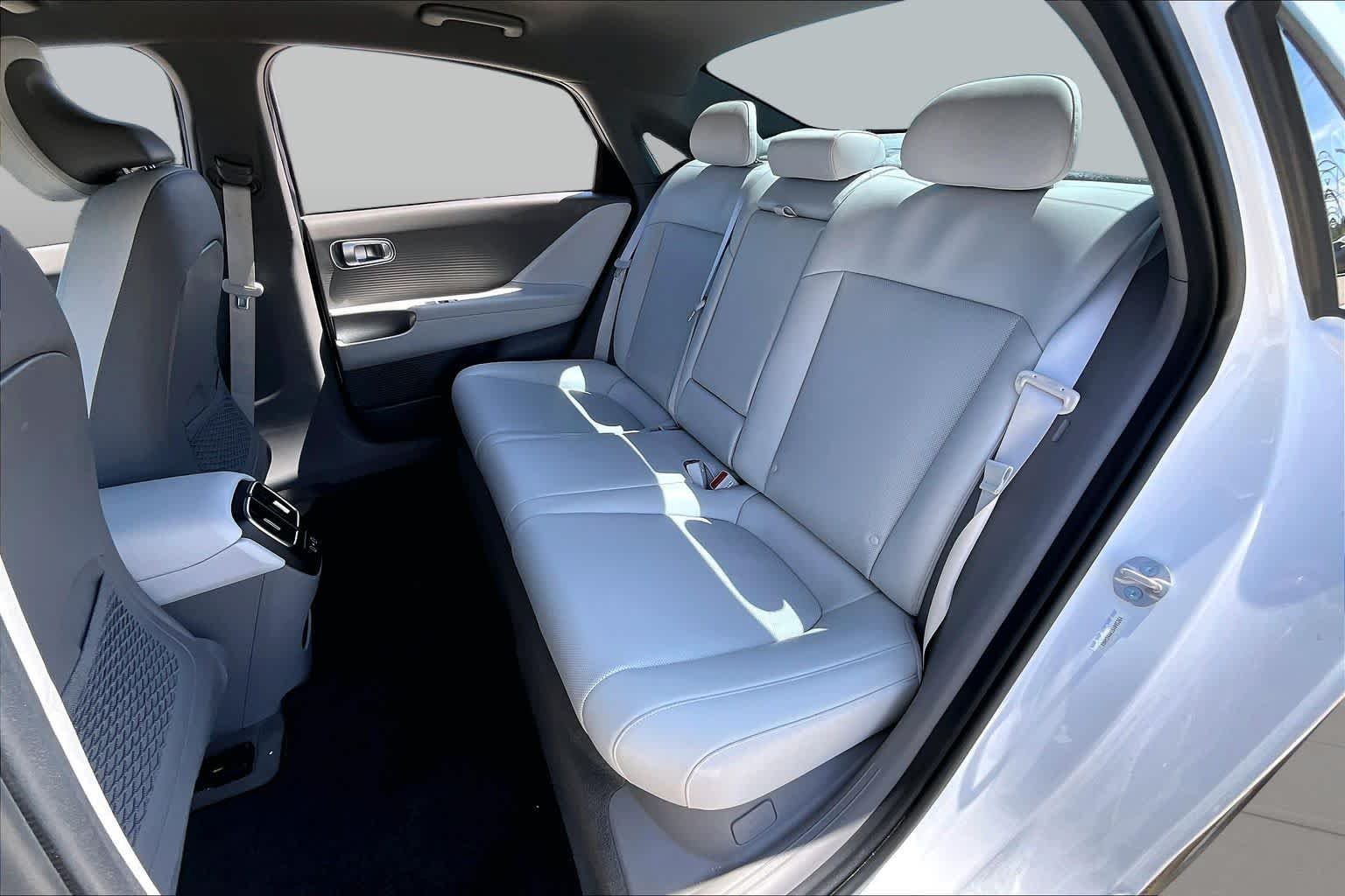 Used 2025 Serenity White Hyundai SEL image 21