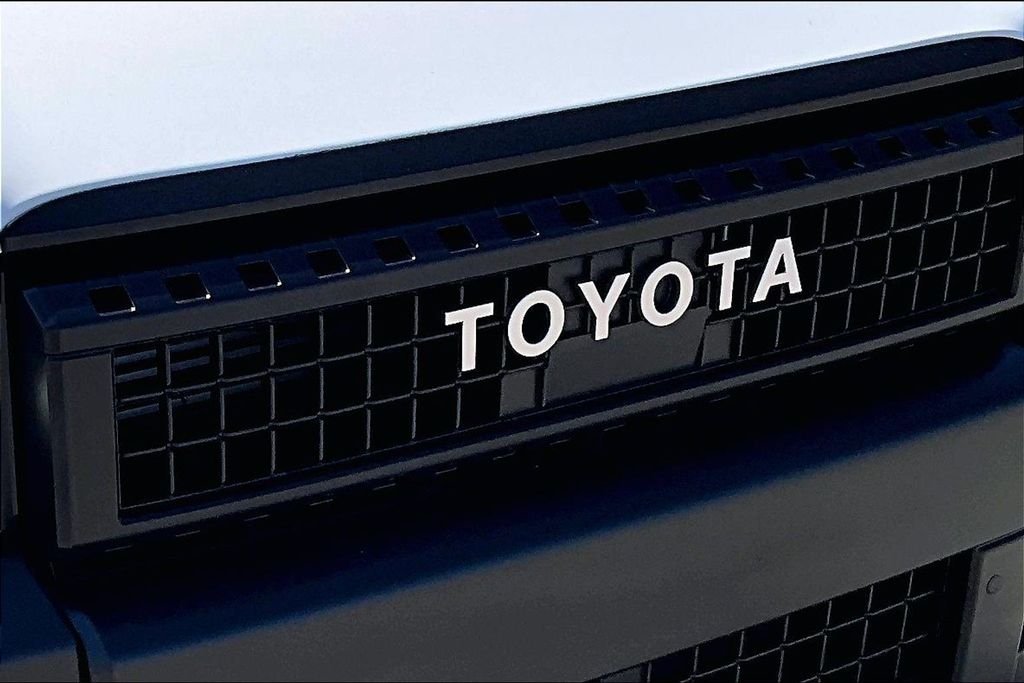 Used 2024 Ice Toyota 1958 image 27