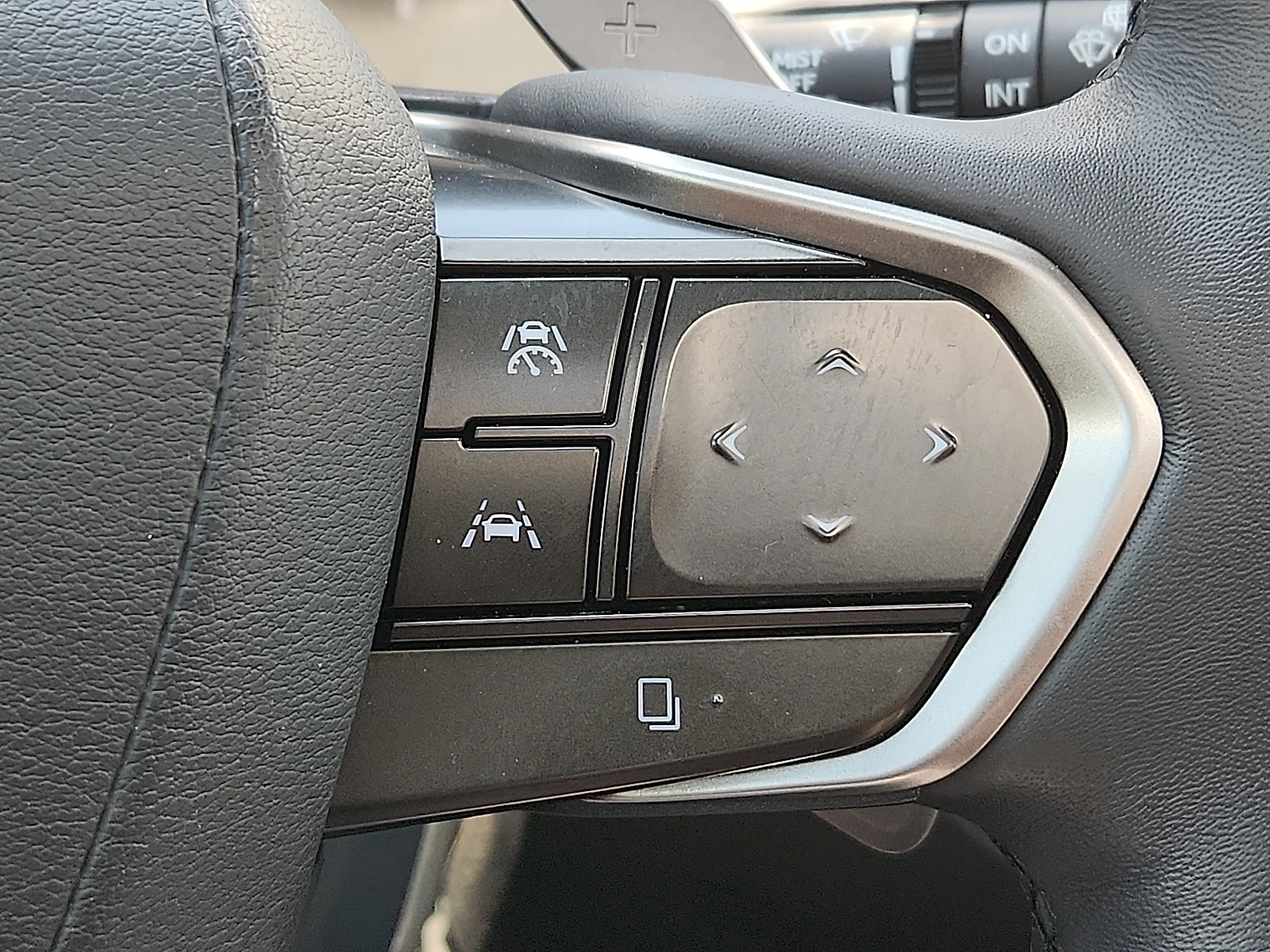 Used 2023 White Lexus 350 Luxury image 18