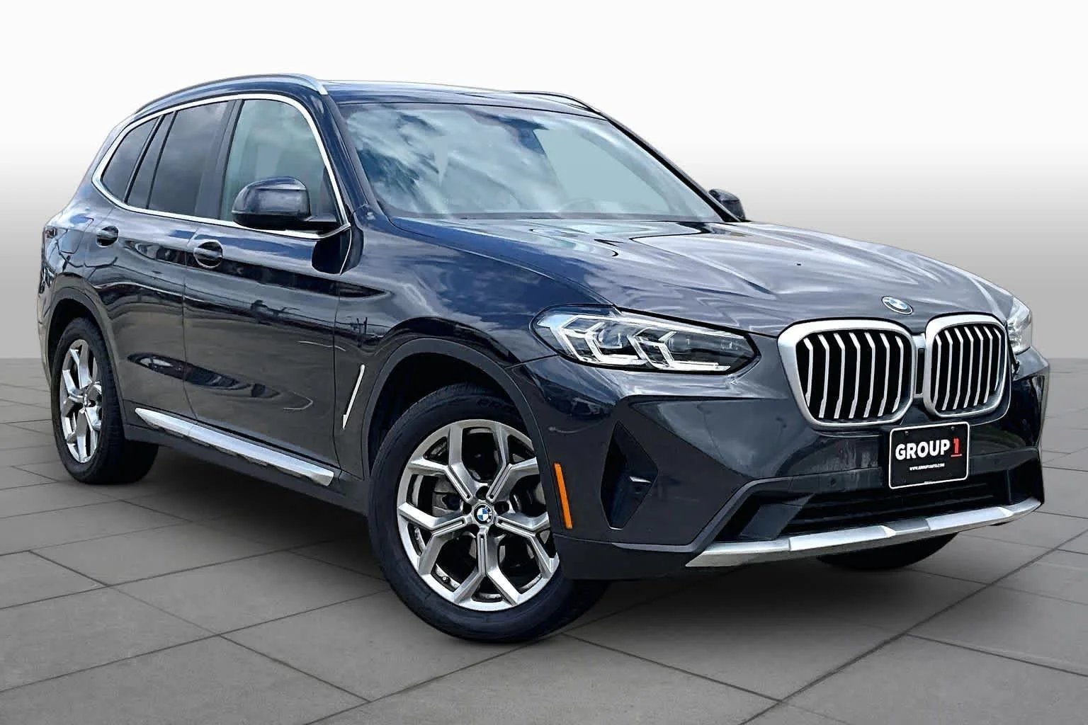 Used 2024 Dark Graphite Metallic BMW sDrive30i image 3