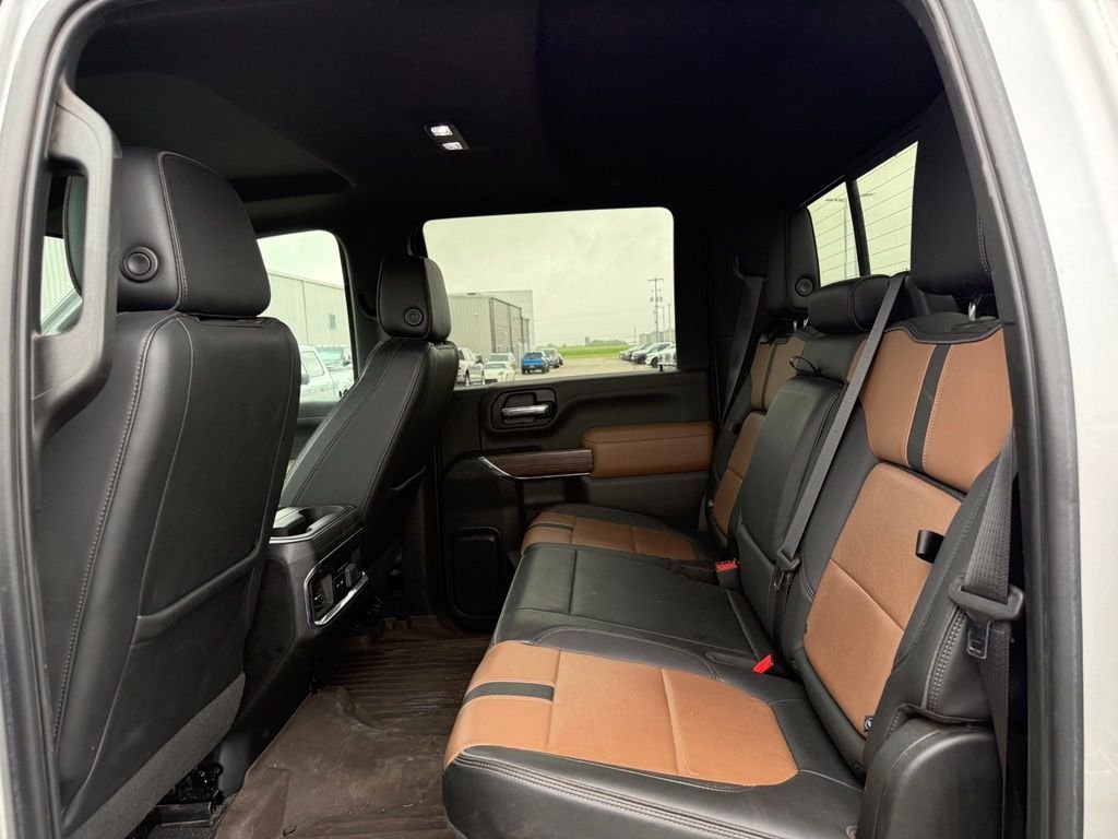 Used 2022 Silver Ice Metallic Chevrolet High Country image 7