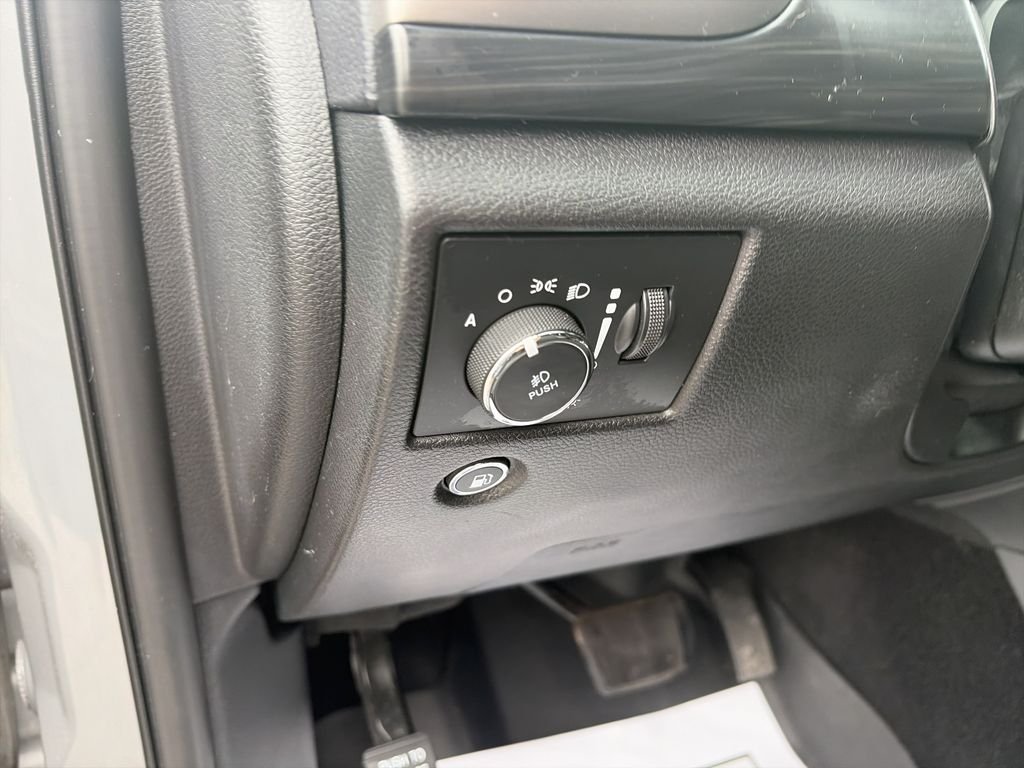 Used 2019 Sting Gray Clearcoat Jeep Altitude image 19