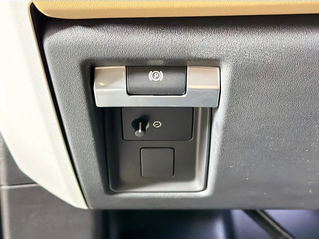 New 2026 Borasco Grey Land Rover X-Dynamic SE image 10