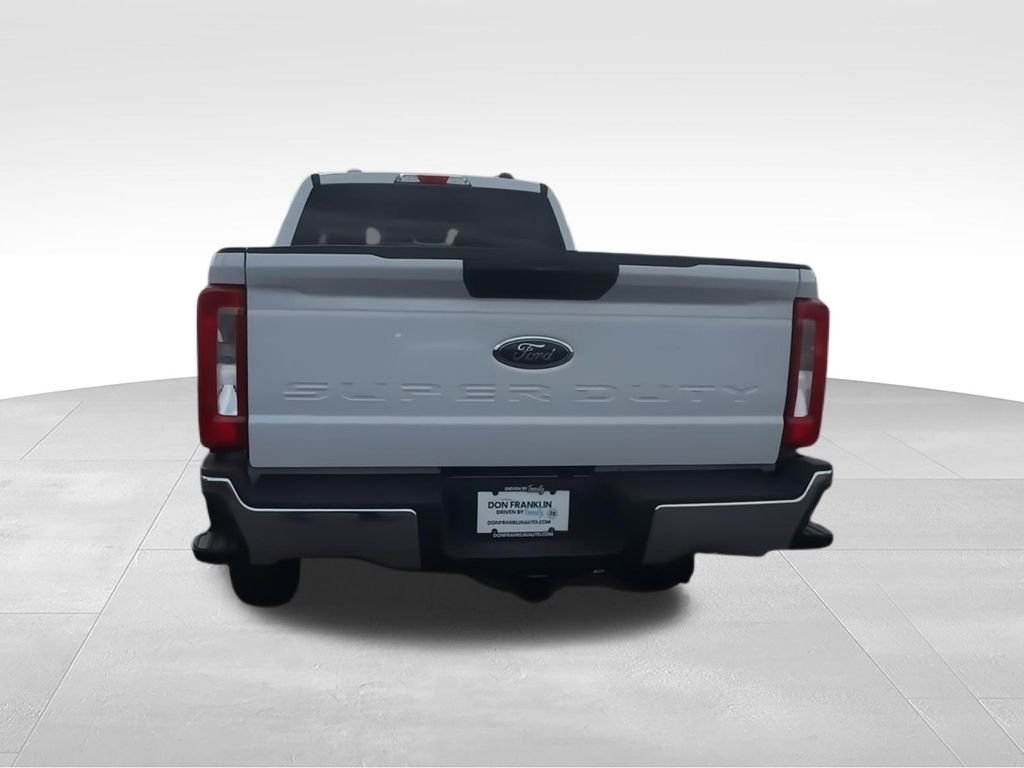 New 2026 Oxford White Ford F-250® XLT image 7