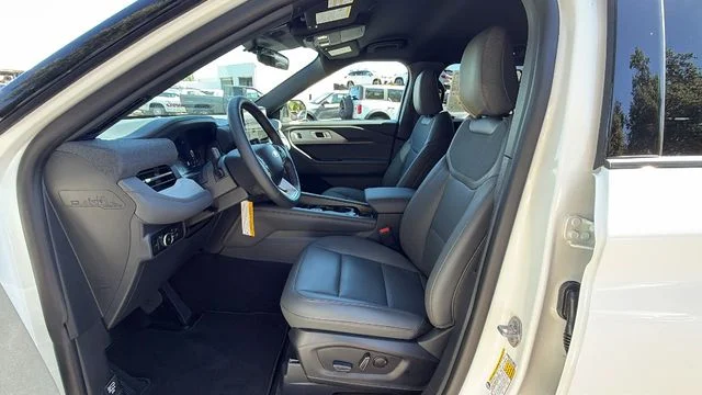 New 2027 White Ford 4DR 4WD ACTIVE image 32