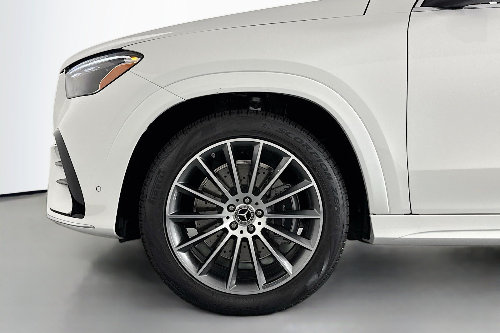 New 2026 Polar White Mercedes-Benz GLE 450 4MATIC® SUV image 9
