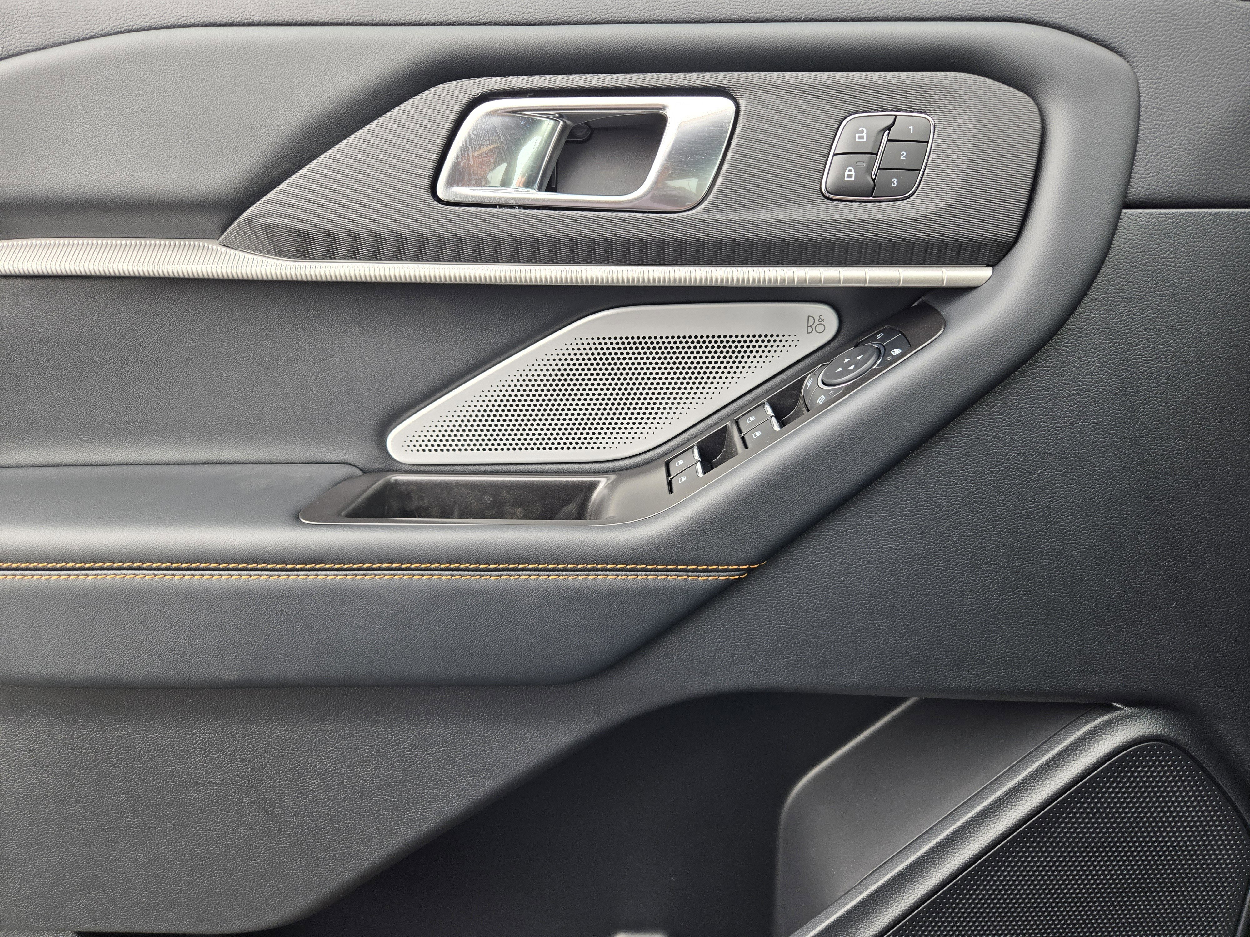New 2026 Carbonized Gray Metallic Ford Tremor image 13