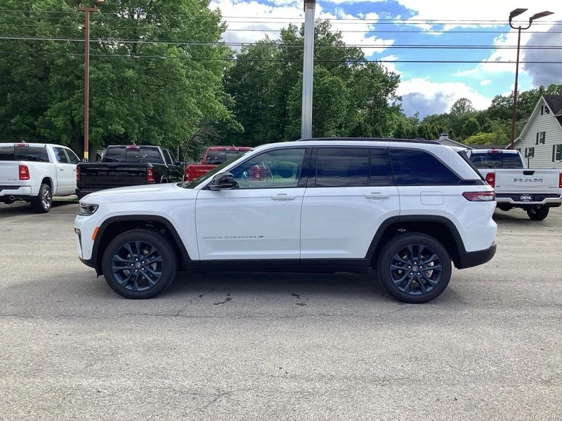 New 2026 Bright White Clear-Coat Exterior Paint Jeep  image 4