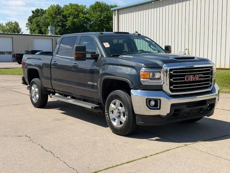 2018 GMC Sierra 4WD Crew Cab Long Box SLE's photo