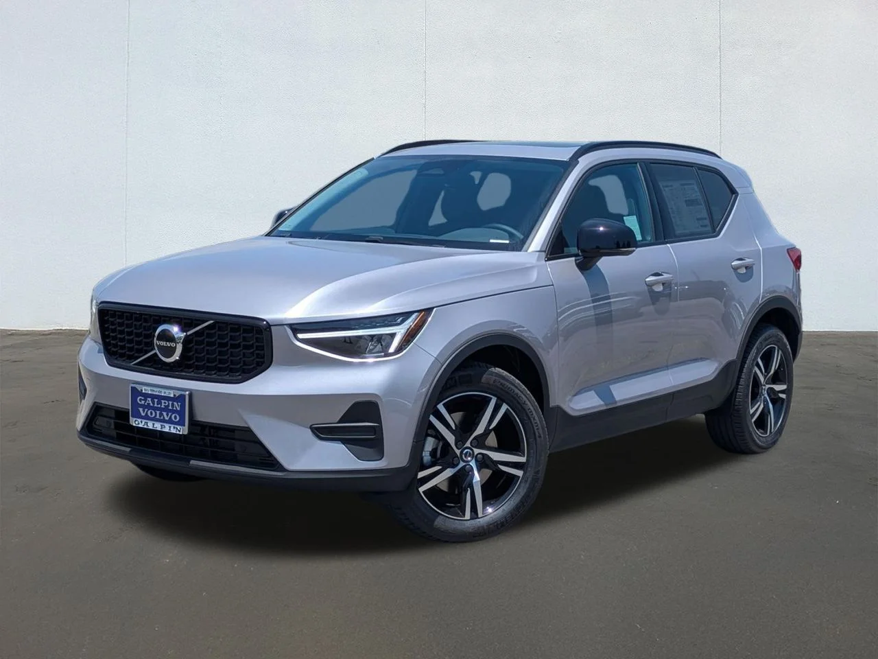2026 Volvo XC40 B5 Core Dark AWD's photo