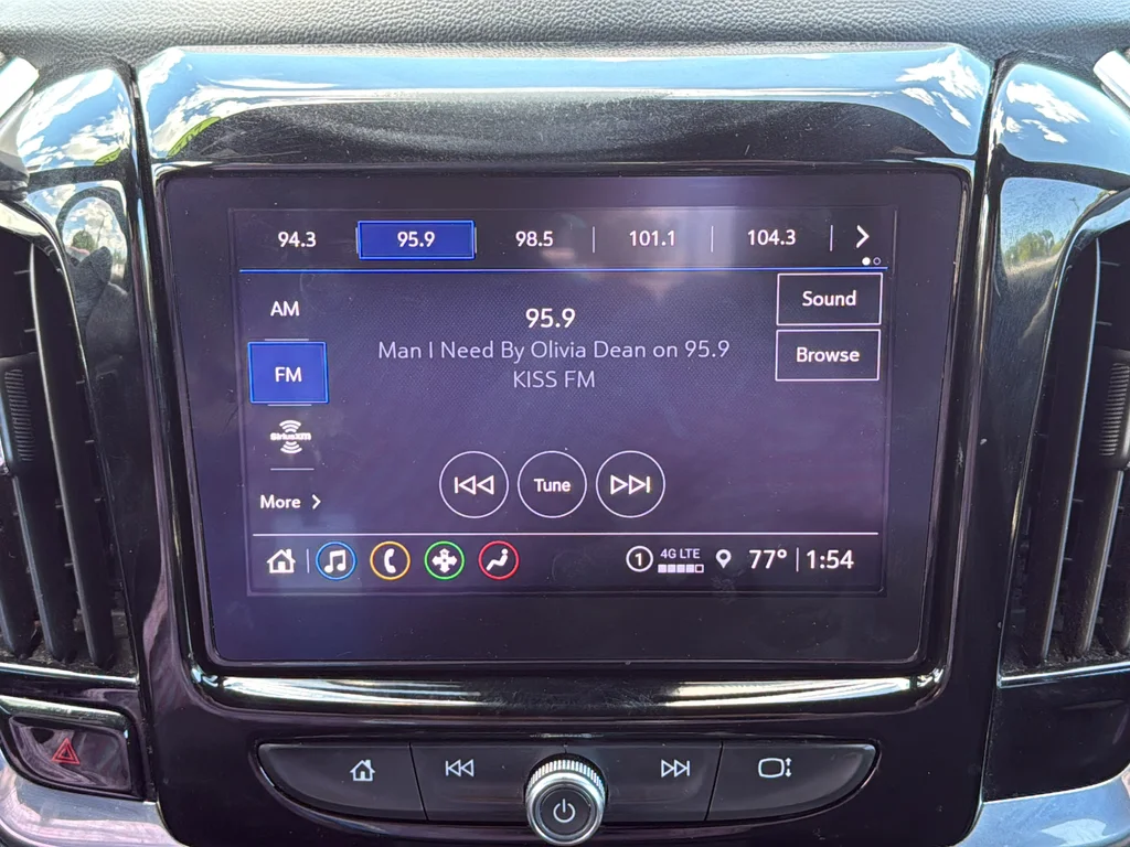 Used 2022 White Chevrolet LT image 12