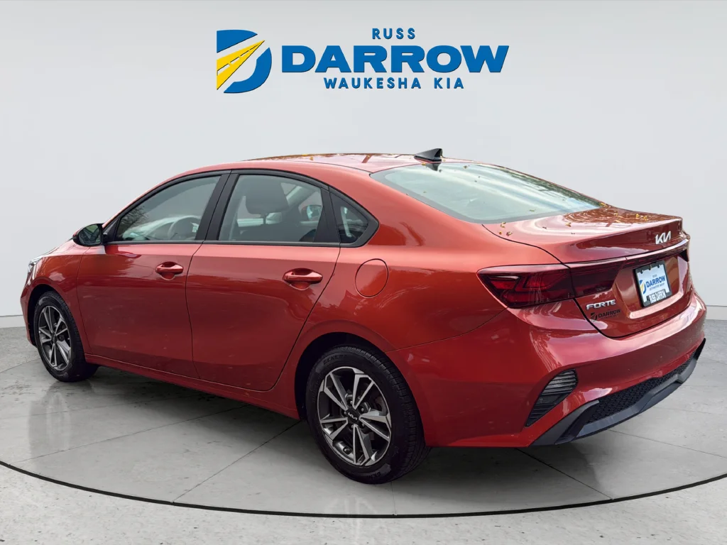 Used 2023 Red Kia LXS image 3