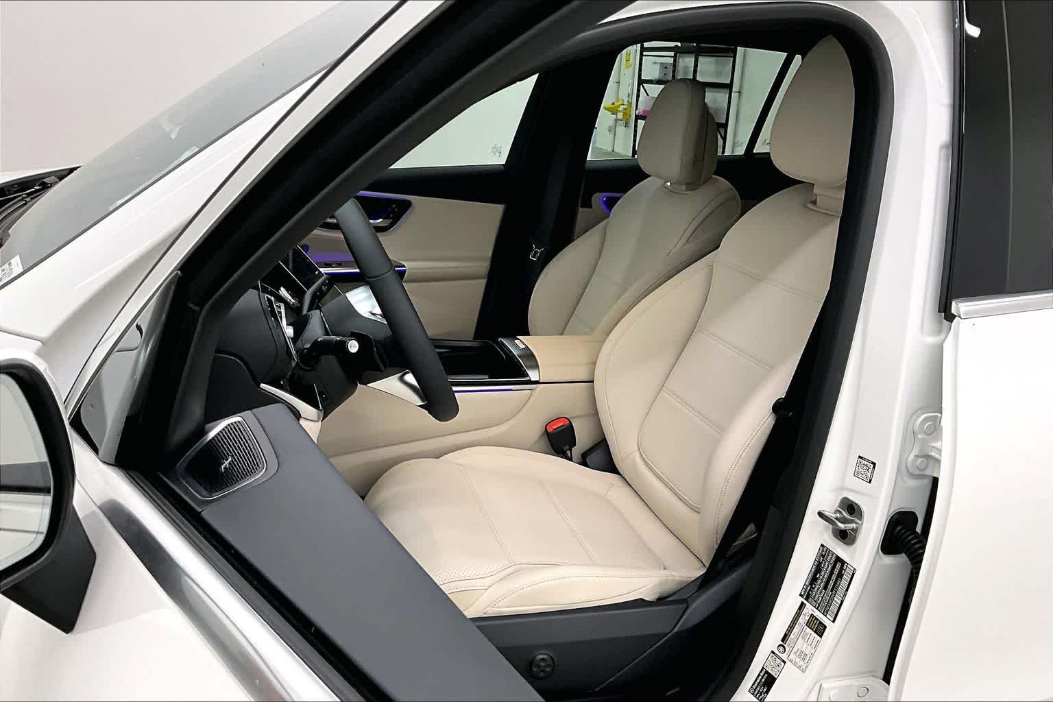 New 2026 Polar White Mercedes-Benz GLC 300 image 9