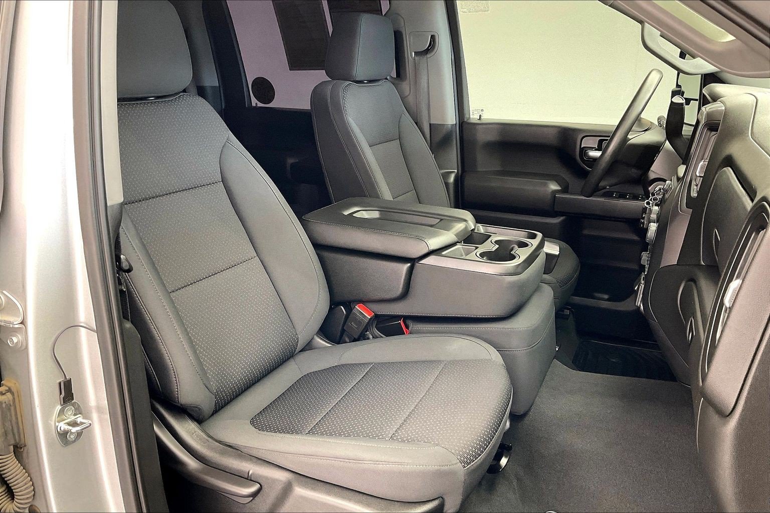 Used 2022 SILVER ICE METALLIC Chevrolet Custom image 6