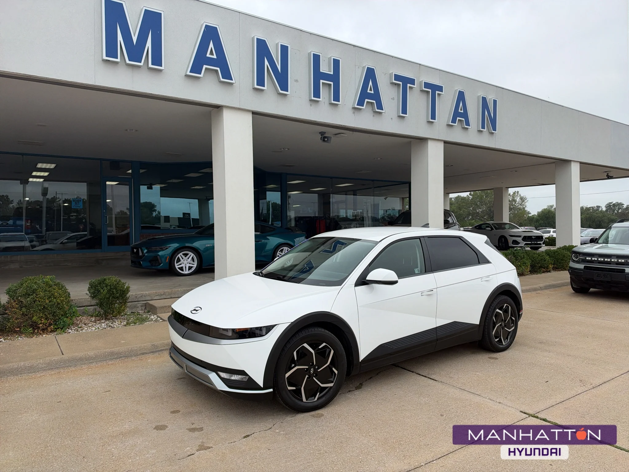 Used 2024 Atlas White Hyundai SEL image 1