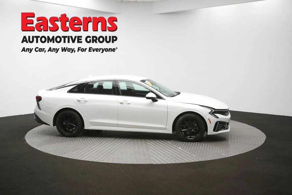 Used 2025 White Kia LXS image 47