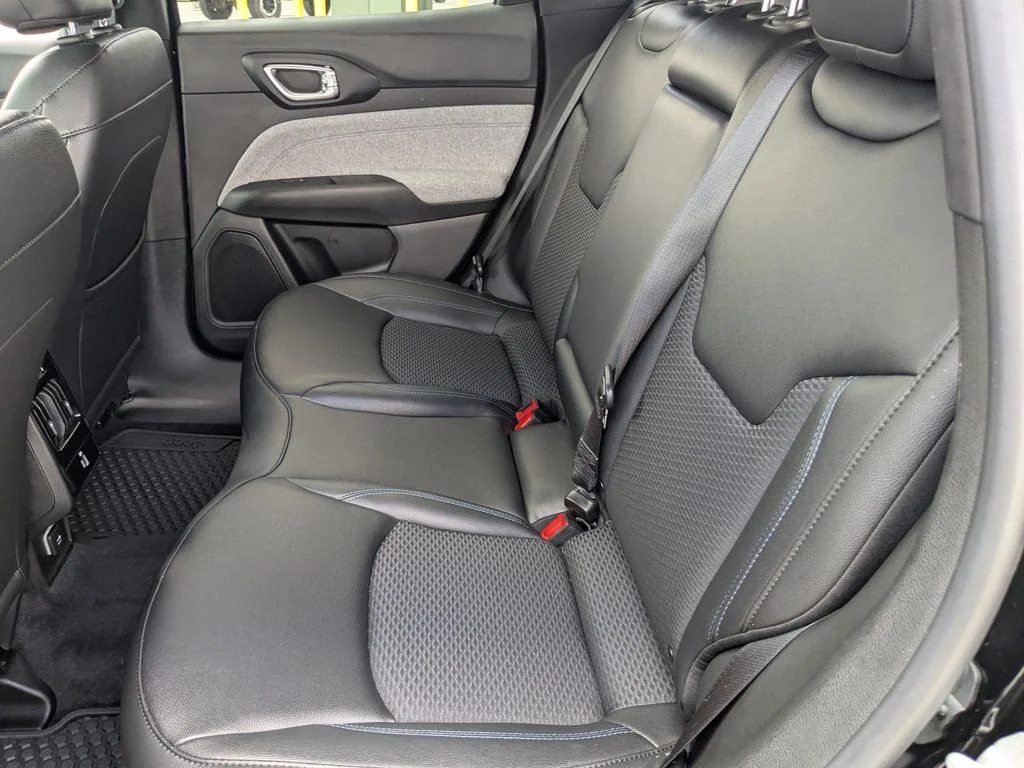 Used 2025 Black Jeep Latitude image 13