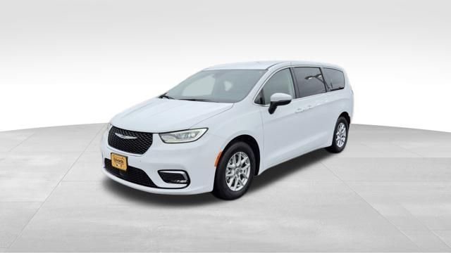 Used 2023 White Chrysler Touring L image 3