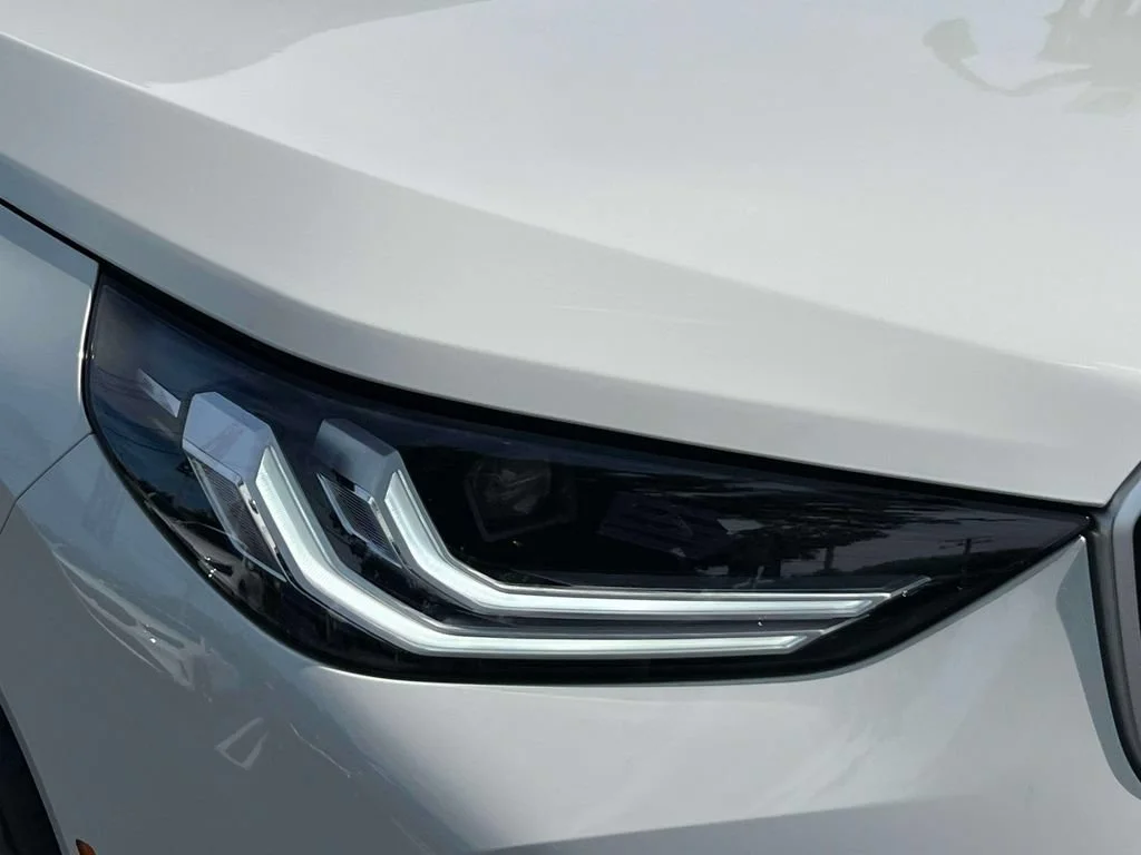 Certified Used 2026 Alpine White BMW 30 xDrive image 9