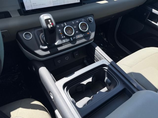 Used 2020 White Land Rover S image 24
