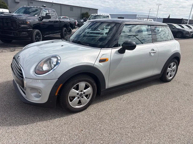 Used 2018 Silver MINI Base image 1