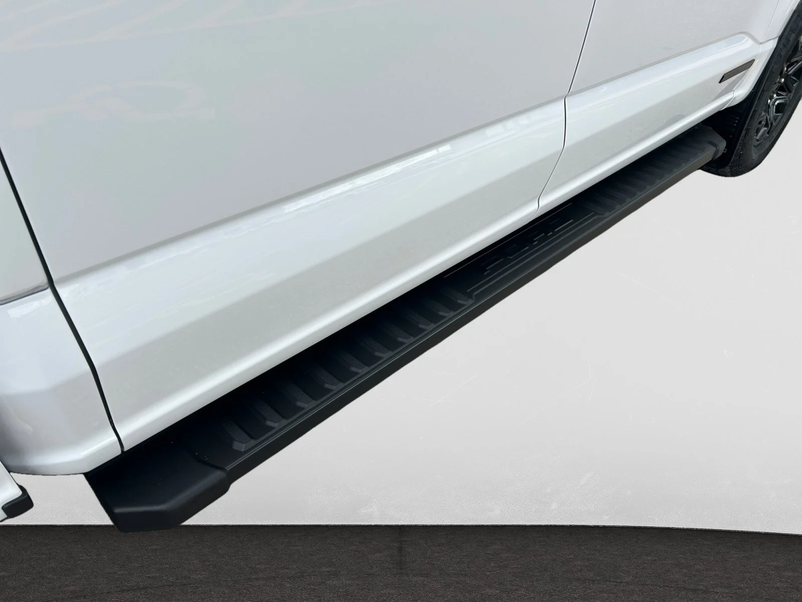 New 2026 Oxford White Ford XLT image 11