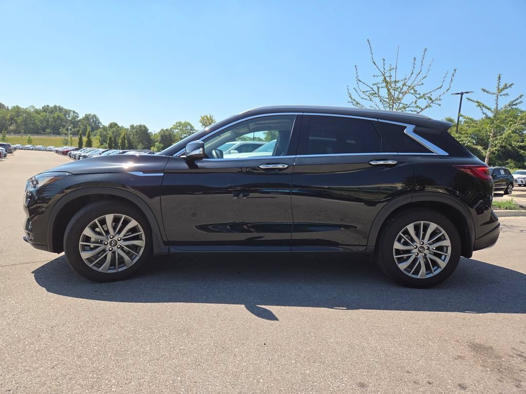 Used 2025 Black Obsidian INFINITI LUXE image 28