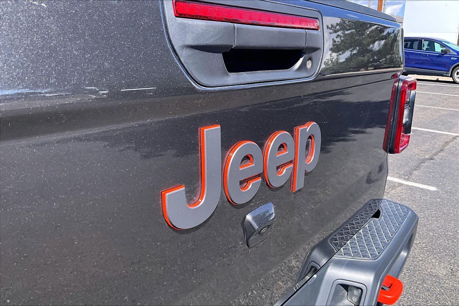 Used 2025 Granite Crystal Metallic Clearcoat Jeep Mojave image 28