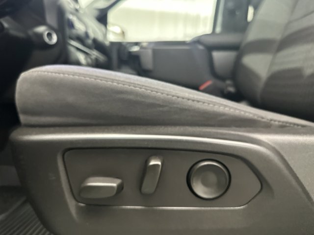 Used 2022 Silver Chevrolet Custom image 17