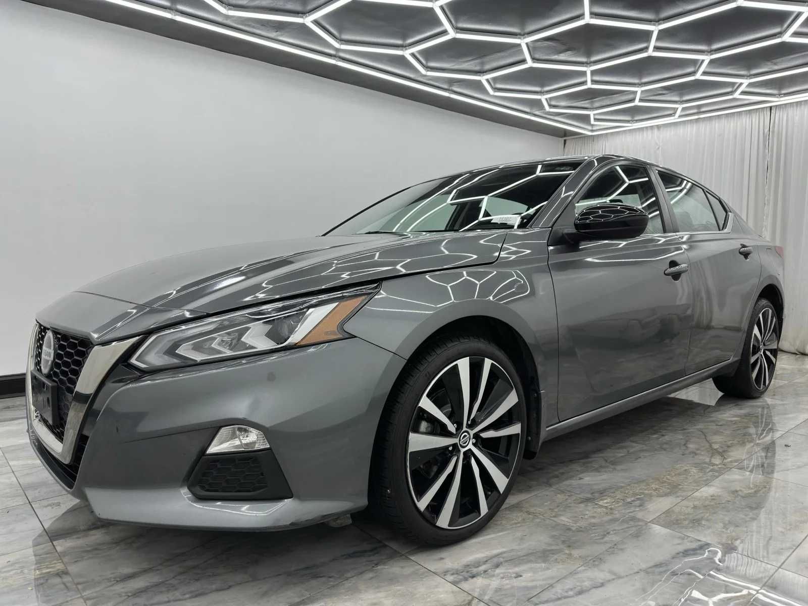 Used 2022 Gun Metallic Nissan 2.5 SR image 3