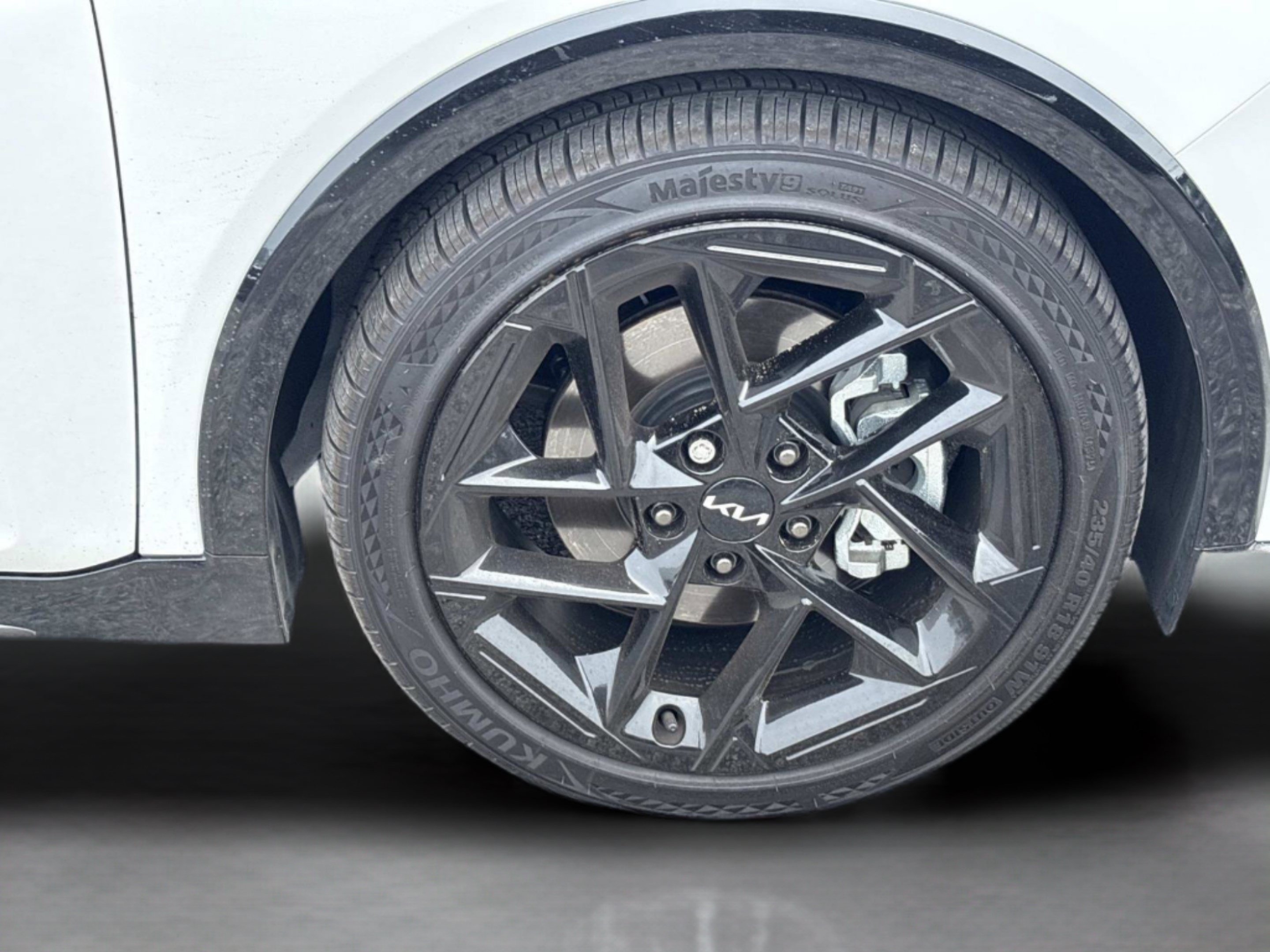 New 2026 Snow White Pearl Kia GT-Line Turbo image 30