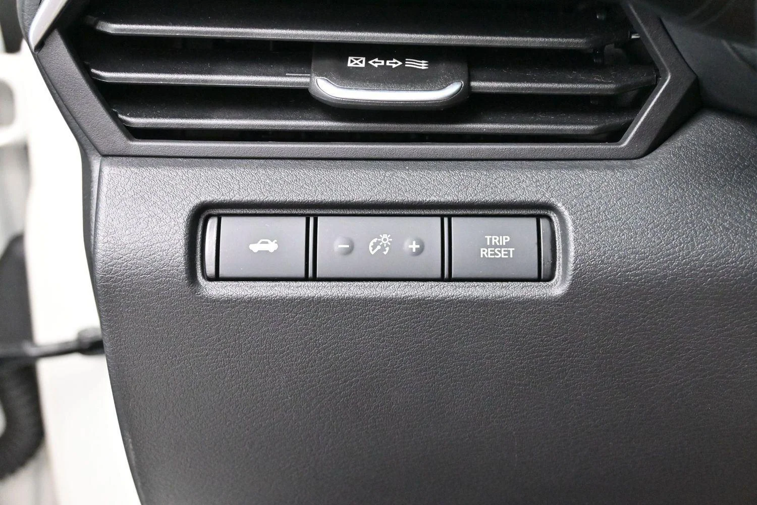 Used 2023 Pearl White Tricoat Nissan 2.5 SR image 26