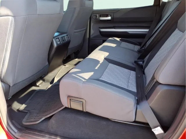 Used 2016 Red Toyota SR5 image 12
