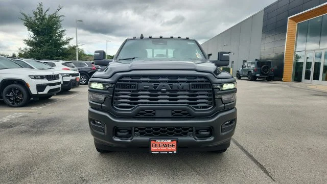 New 2027 Diamond Black Crystal Pearl-Coat Exterior Paint RAM Tradesman image 10