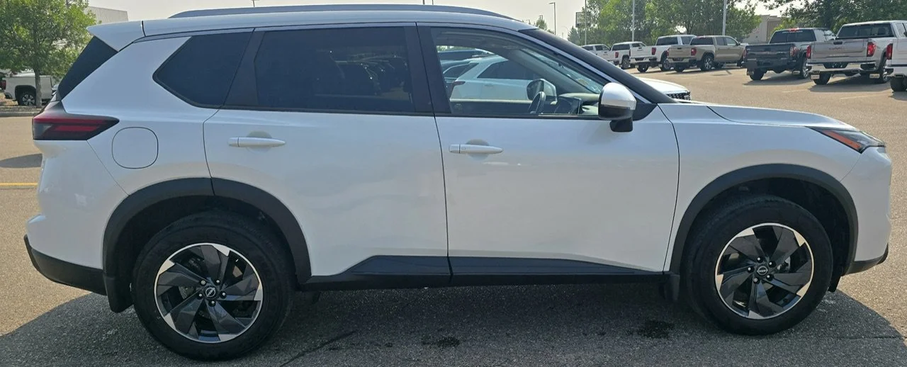 Used 2024 PEARL WHITE Nissan SV Moonroof AWD image 6