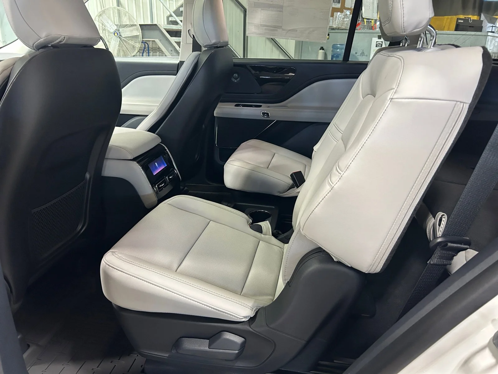 New 2026 Pristine White Metallic Tri-Coat Lincoln Premiere image 18