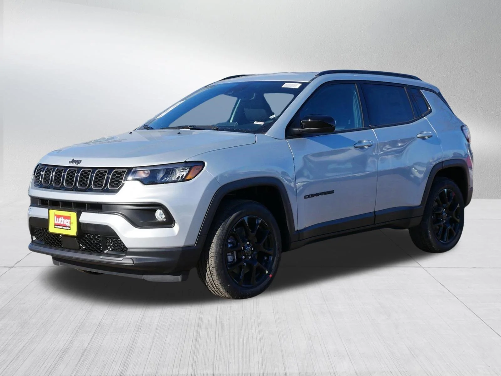 New 2026 Silver Zynith Metallic Clear-Coat Exterior Paint Jeep Latitude Altitude image 3