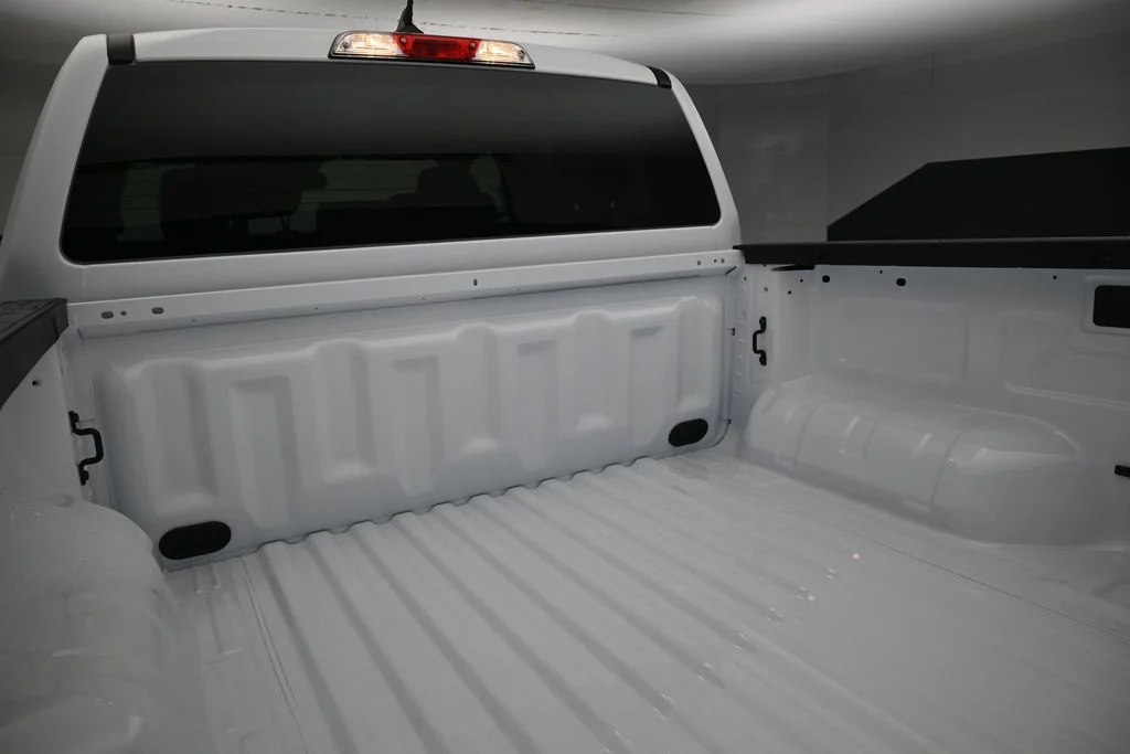 New 2026 Oxford White Ford XLT image 19