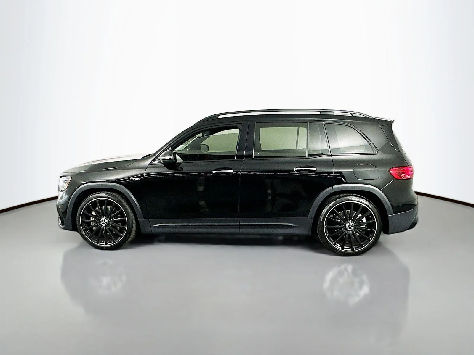 2025 Mercedes-Benz GLB GLB35 AMG - Photo 4