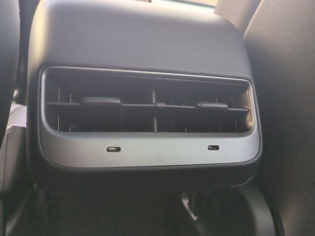 2021 Tesla Model Y Long Range - Photo 17